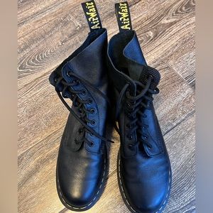 Doc Martens Pascal Women’s Leather Lug Sole Boots Size 10